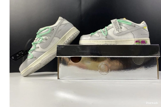 DM1602-114 4 Dunk Nike Low O-W Lot 0721